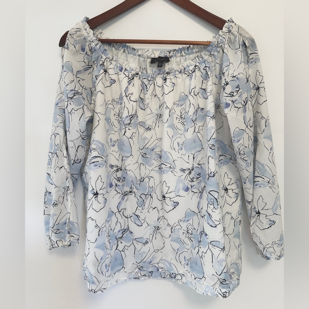Sanctuary NWOT White and Blue Cut Out Shoulder Floral Pattern Blouse SIZE S